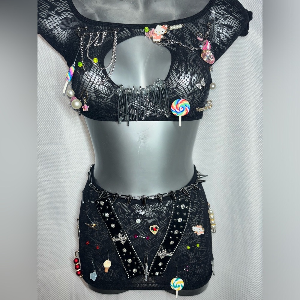 GOTHIC KITTY TWO PIECE SET  FITS UP TO A L